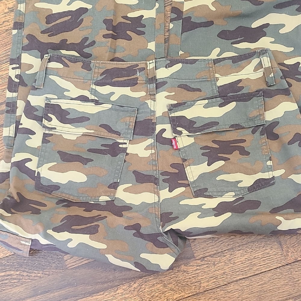 Levi's High Rise Camo Women Jeans - Picture 7 of 9